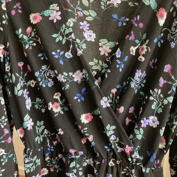 Francesca’s Surplice Black Floral Dress Large - Picture 2 of 9